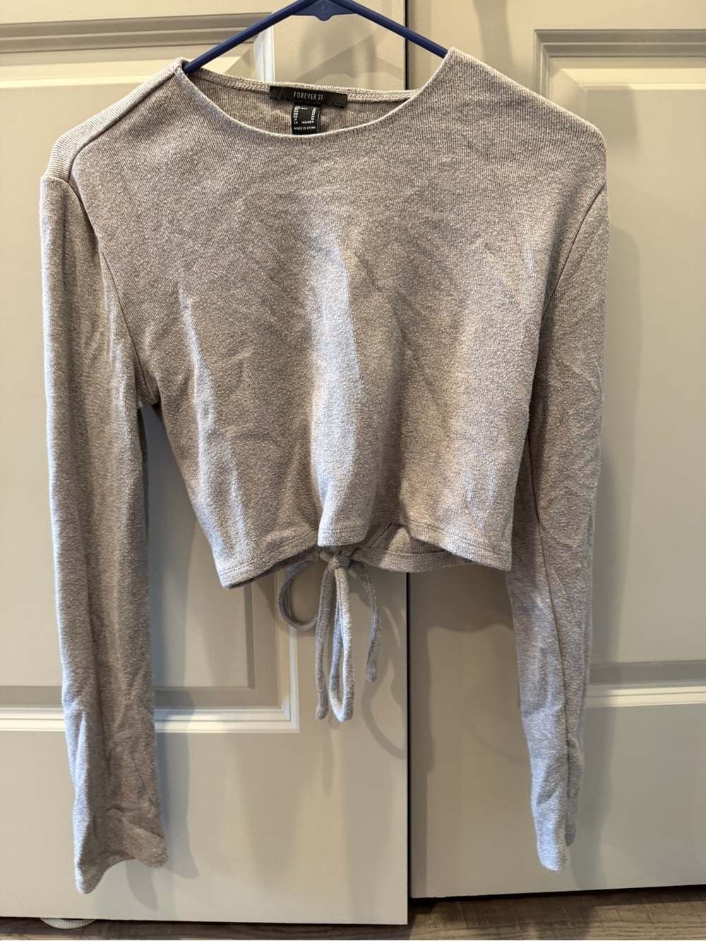 Forever 21 Light Gray Cropped Tie-Front Long Sleeve Top